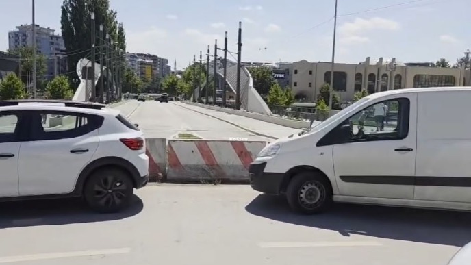 Kfor se povukao s mosta